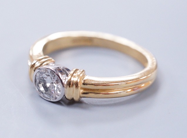 A modern 18ct gold and collet set solitaire diamond ring, size O, gross weight 5.6 grams
